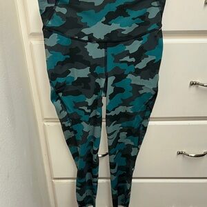 Lululemon Athletica Teal and Black Camo Leggings